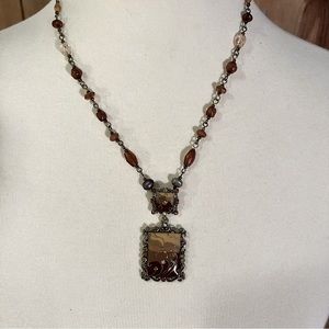 Fashion necklace with enamel and metal pendant